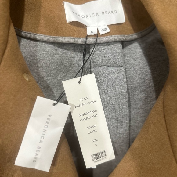 The architectural of the double-breatedf wool-blend coat - Picture 3 of 13